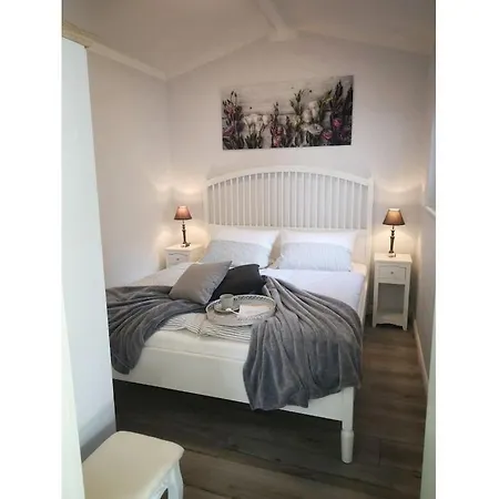 Semesterbostad Froschkoenig Comfortable Middelhagen